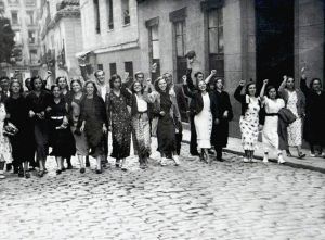 Manifestación de mujeres en los años 30 en España